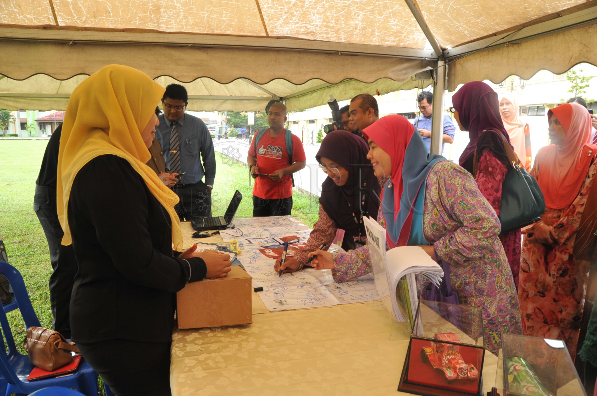 PRO 14 51 KKP PRO 7049